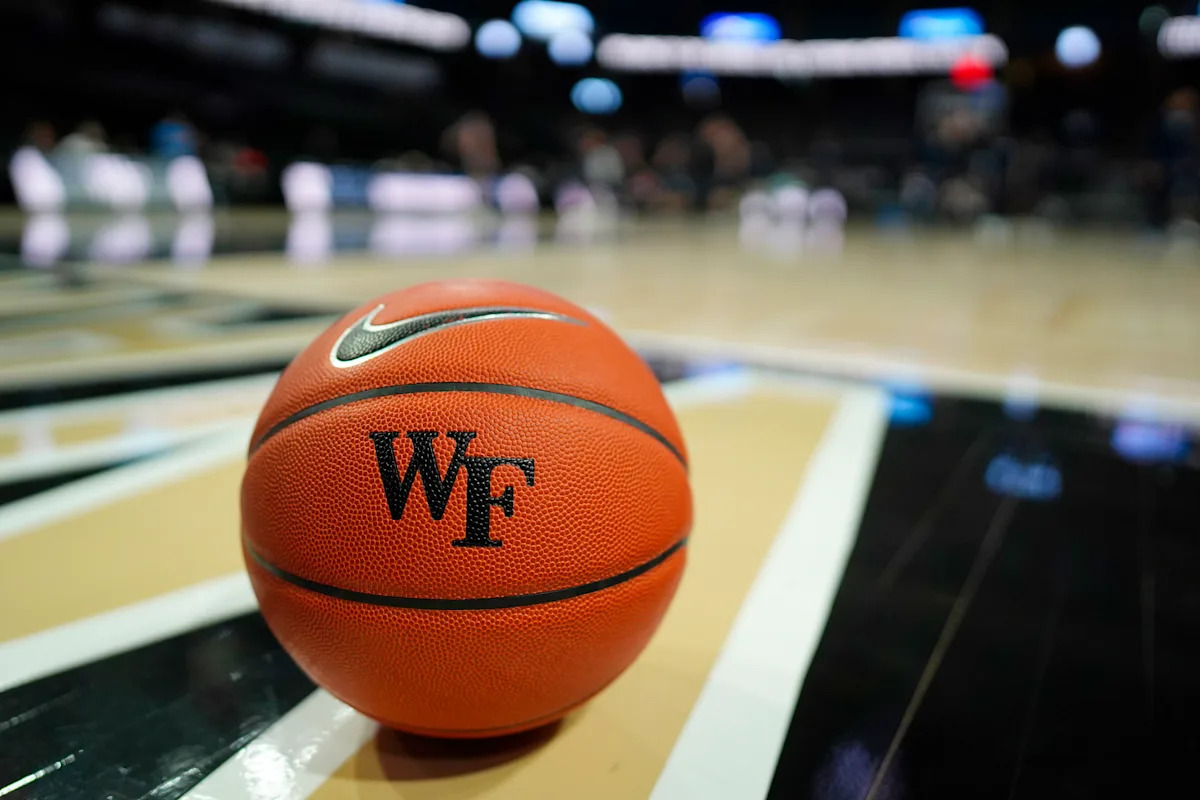 Wake Forest vence a Memphis con un salvaje triple de Myles Colvin
