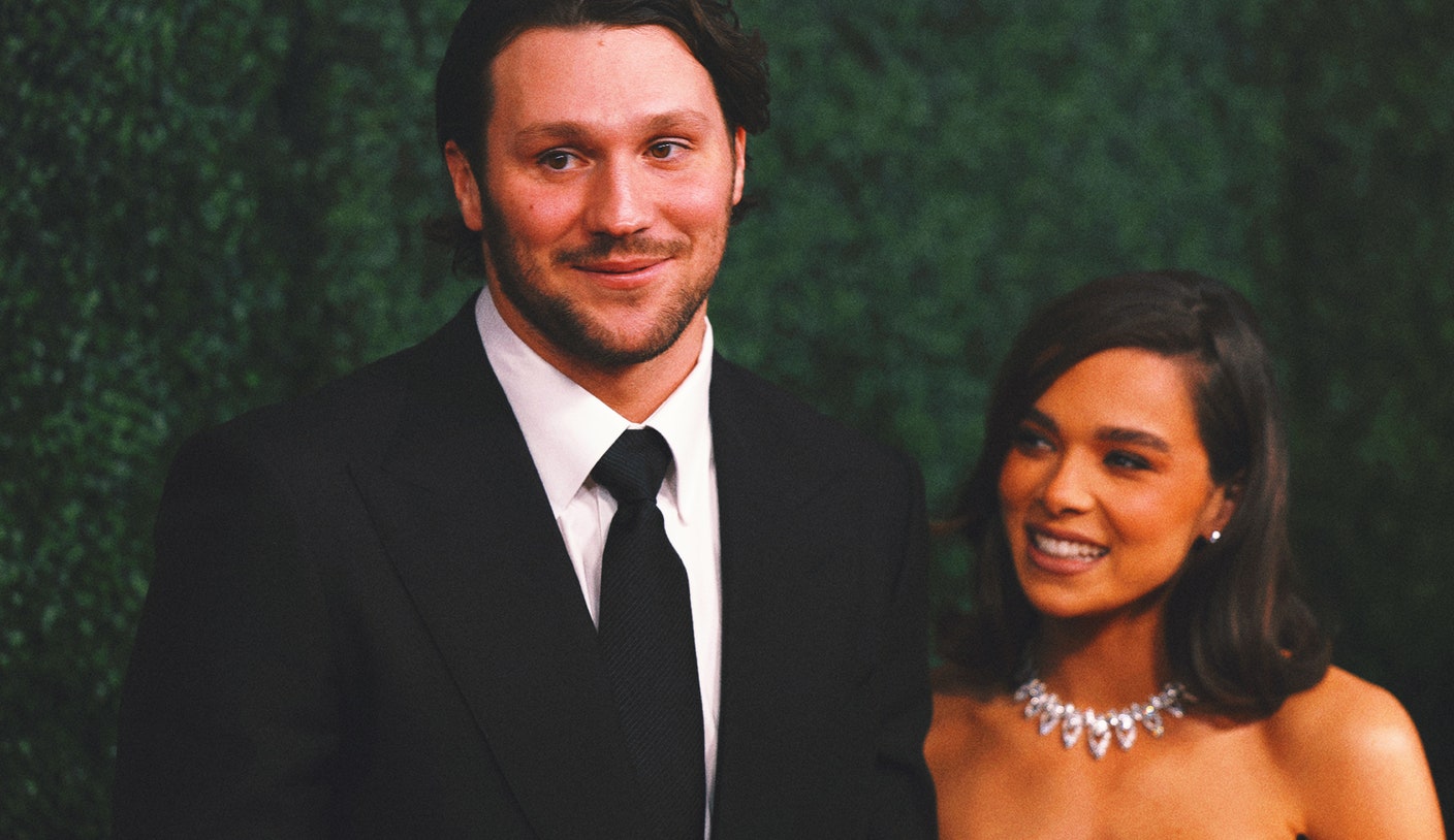 Hailee Steinfeld anuncia que ella y el QB de los Bills, Josh Allen, dieron la bienvenida a un bebé