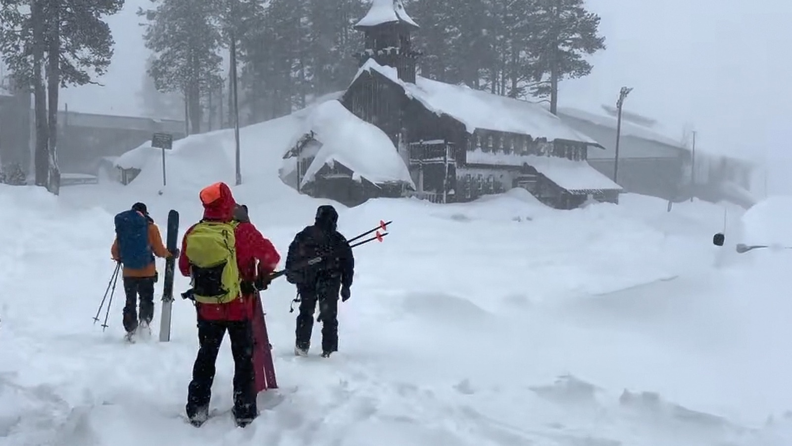 8 de 9 esquiadores desaparecidos encontrados muertos tras una avalancha en el campo de California