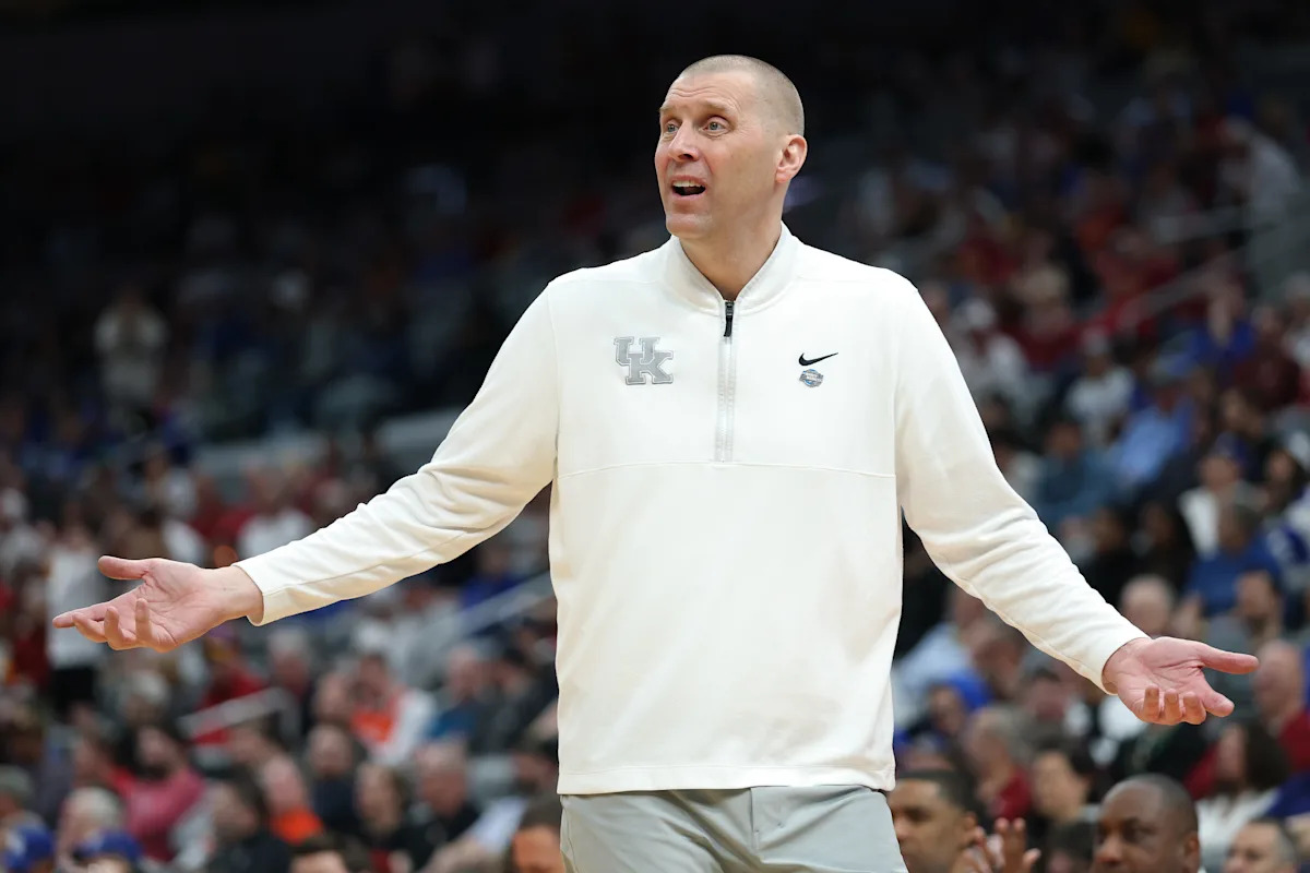 Después de la vergonzosa salida de Kentucky del torneo de la NCAA, Mark Pope ahora está en el reloj