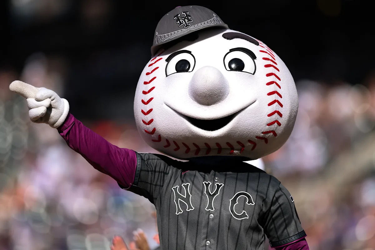 Nadie parece más feliz con el despido del manager de los Mets, Carlos Mendoza, que el Sr. Met