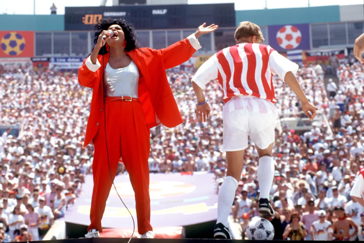 A 74 días del Mundial: Cuando Diana Ross falló un penal en el Soldier Field