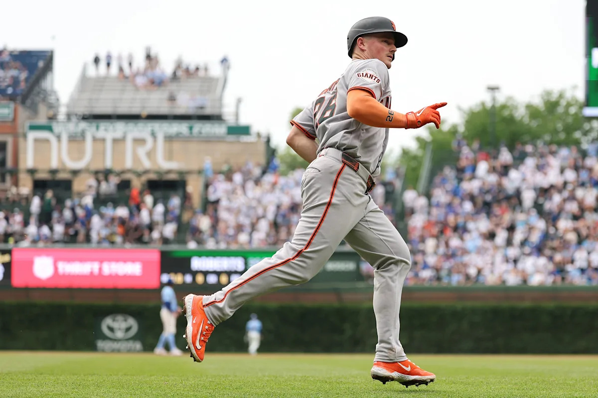 Matt Chapman de los Gigantes vuelve a conectar grand slam y jonrones mientras acumula 8 carreras impulsadas, la mayor cantidad de su carrera, en la goleada de 18-3 a los Cachorros.