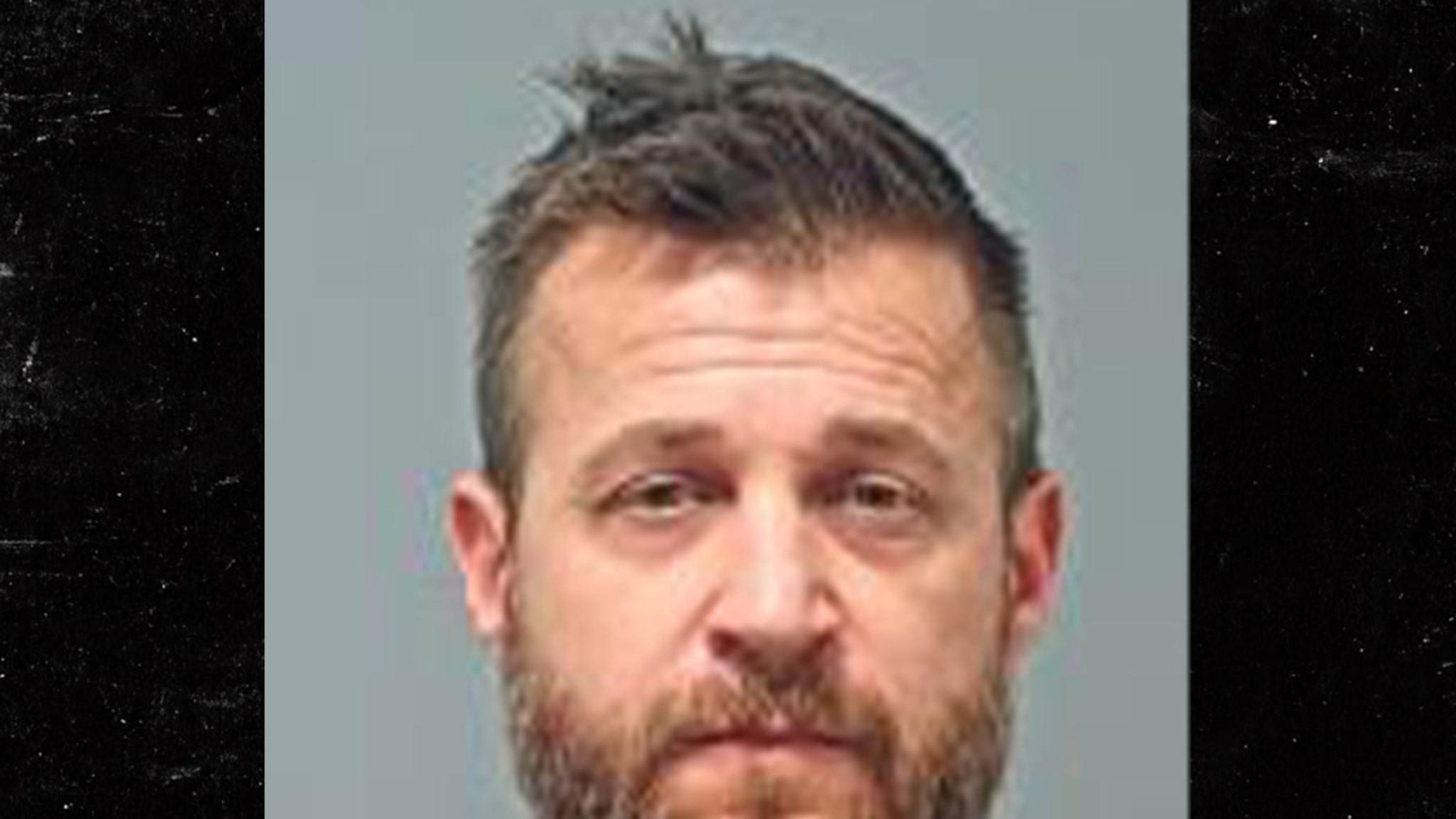 Exestrella de reality shows arrestada por delitos sexuales contra niños y animales