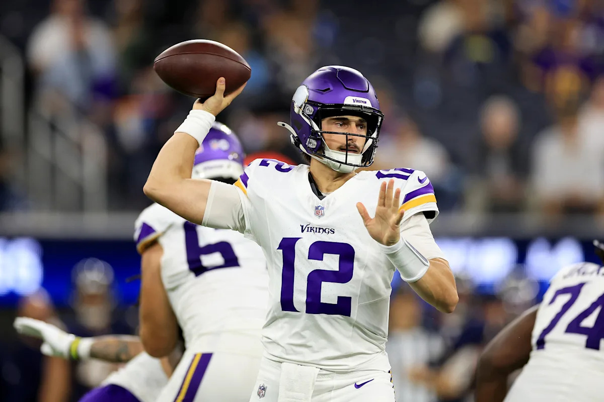 Los Vikings iniciarán al QB novato no reclutado Max Brosmer contra los Seahawks, con JJ McCarthy marginado por una conmoción cerebral.