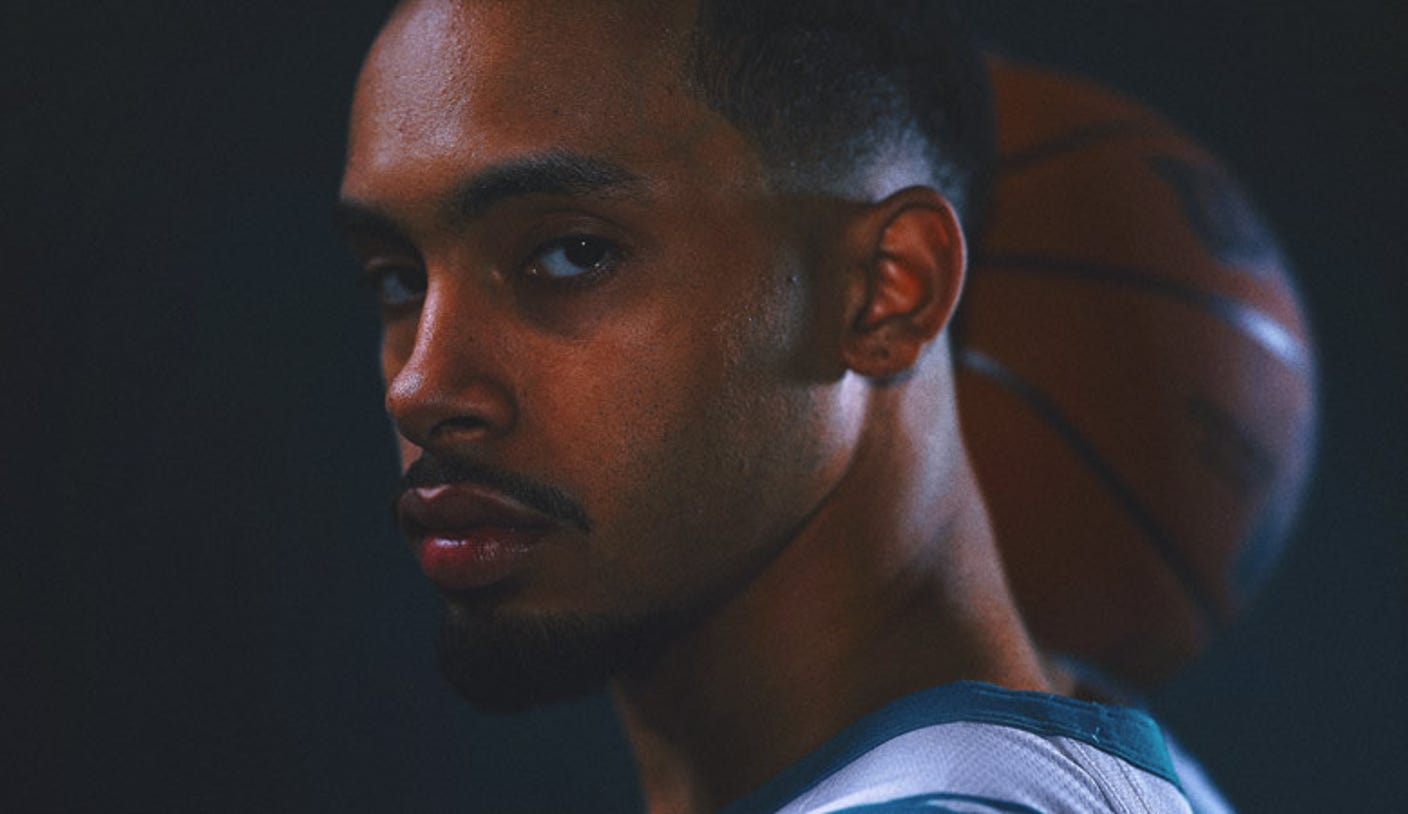 Según los informes, el jugador de la NBA y ex estrella de UCLA, Amari Bailey, está considerando regresar a la universidad