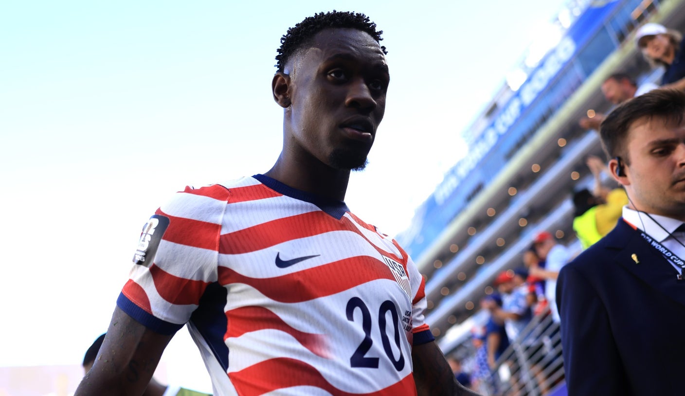 Folarin Balogun recibe tarjeta roja en la segunda parte contra Bosnia y Herzegovina