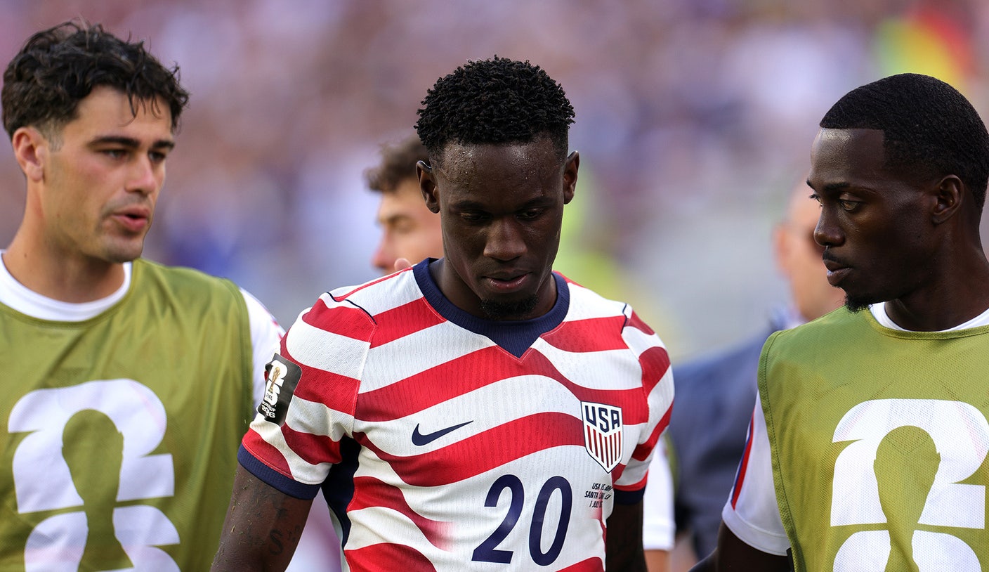 Folarin Balogun se une al club exclusivo con un gol en el Mundial y una tarjeta roja