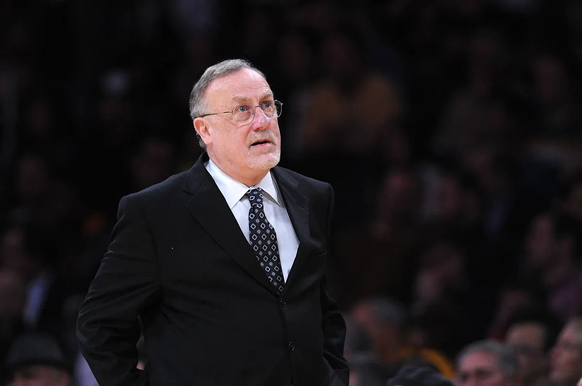 Rick Adelman, veterano entrenador de la NBA y miembro del Salón de la Fama, muere a los 79 años