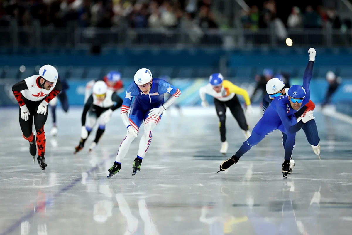 Juegos Olímpicos de Invierno 2026: Jordan Stolz se pierde por poco el podio en una caótica salida masiva