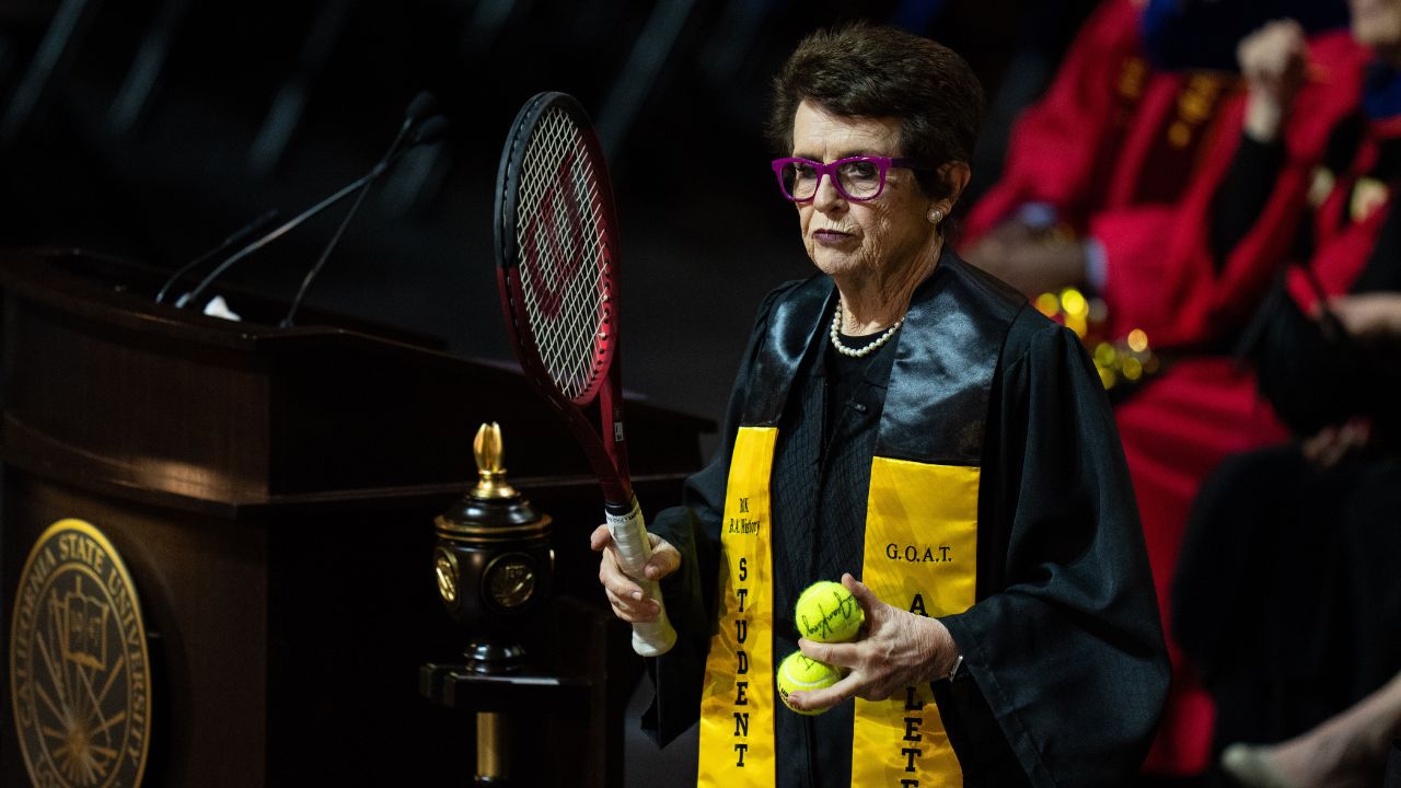 Billie Jean King, 82 años, graduada de Cal State Los Ángeles