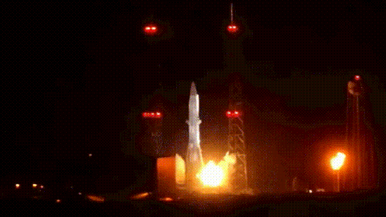 blue_origin_glenn_explosion_1780023973317_1780023984580_4b49ea9f-fb94-4680-ba7e-445c206e8828.gif