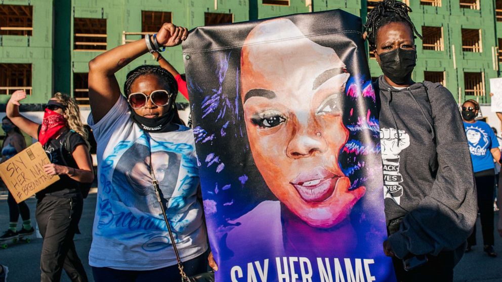 El Departamento de Justicia pide al juez que retire los cargos contra dos agentes en el caso de Breonna Taylor “en interés de la justicia”