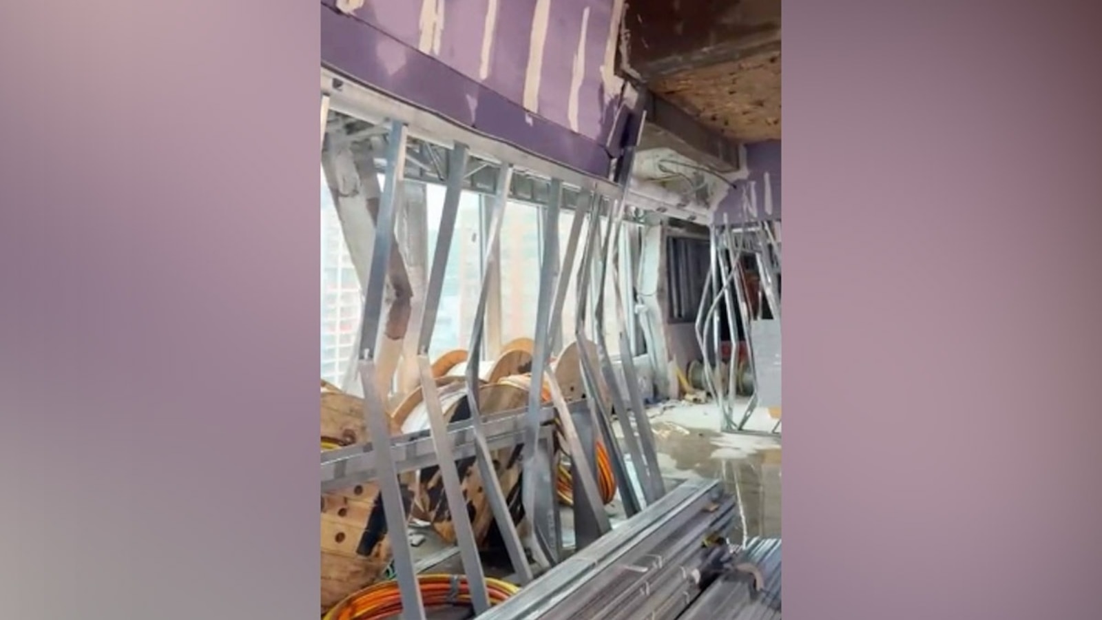 Edificios del centro de Manhattan evacuados después de que vigas se doblaran en el sitio de construcción: policía