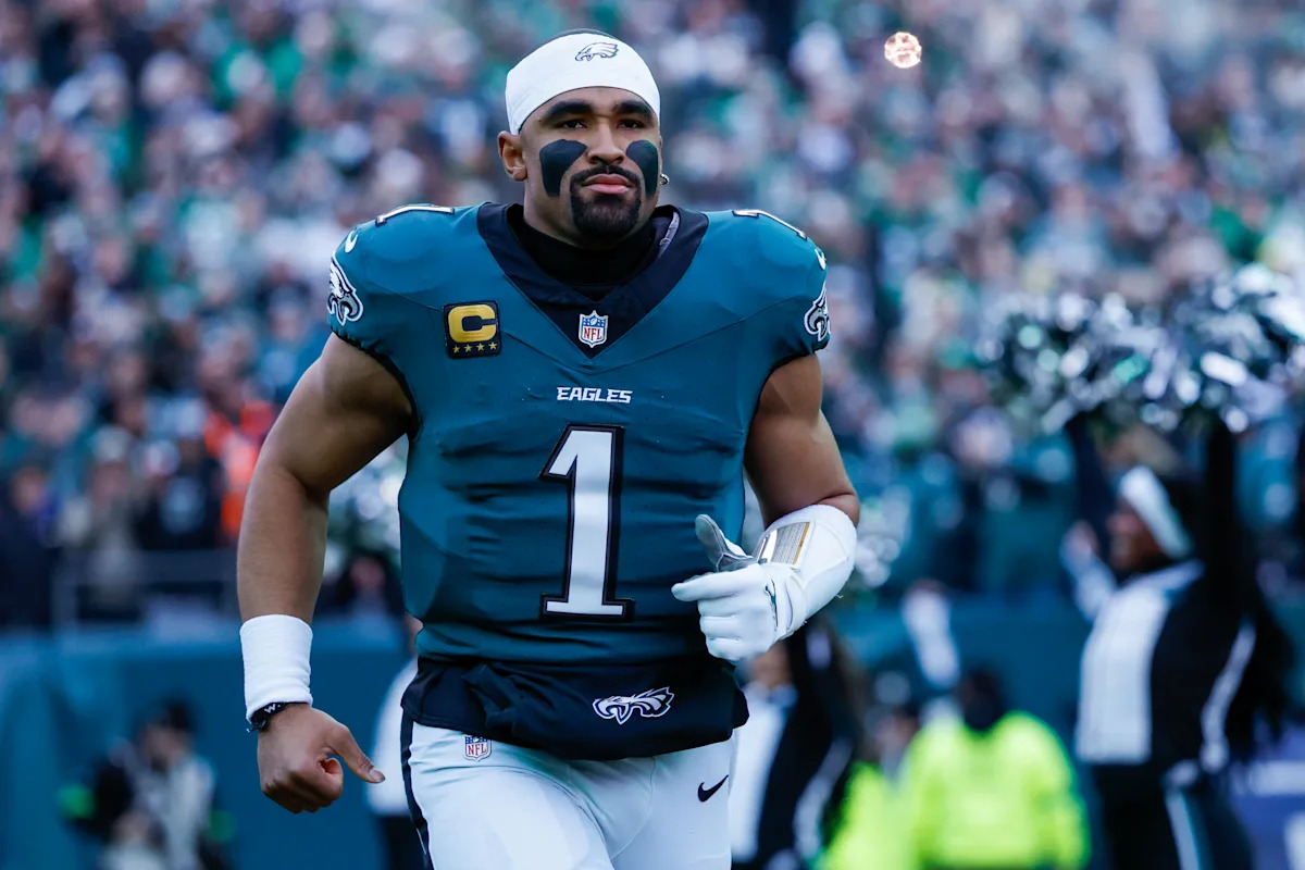 Jalen Hurts se ha resistido al cambio durante mucho tiempo. Un nuevo jugador le obligará a adaptarse