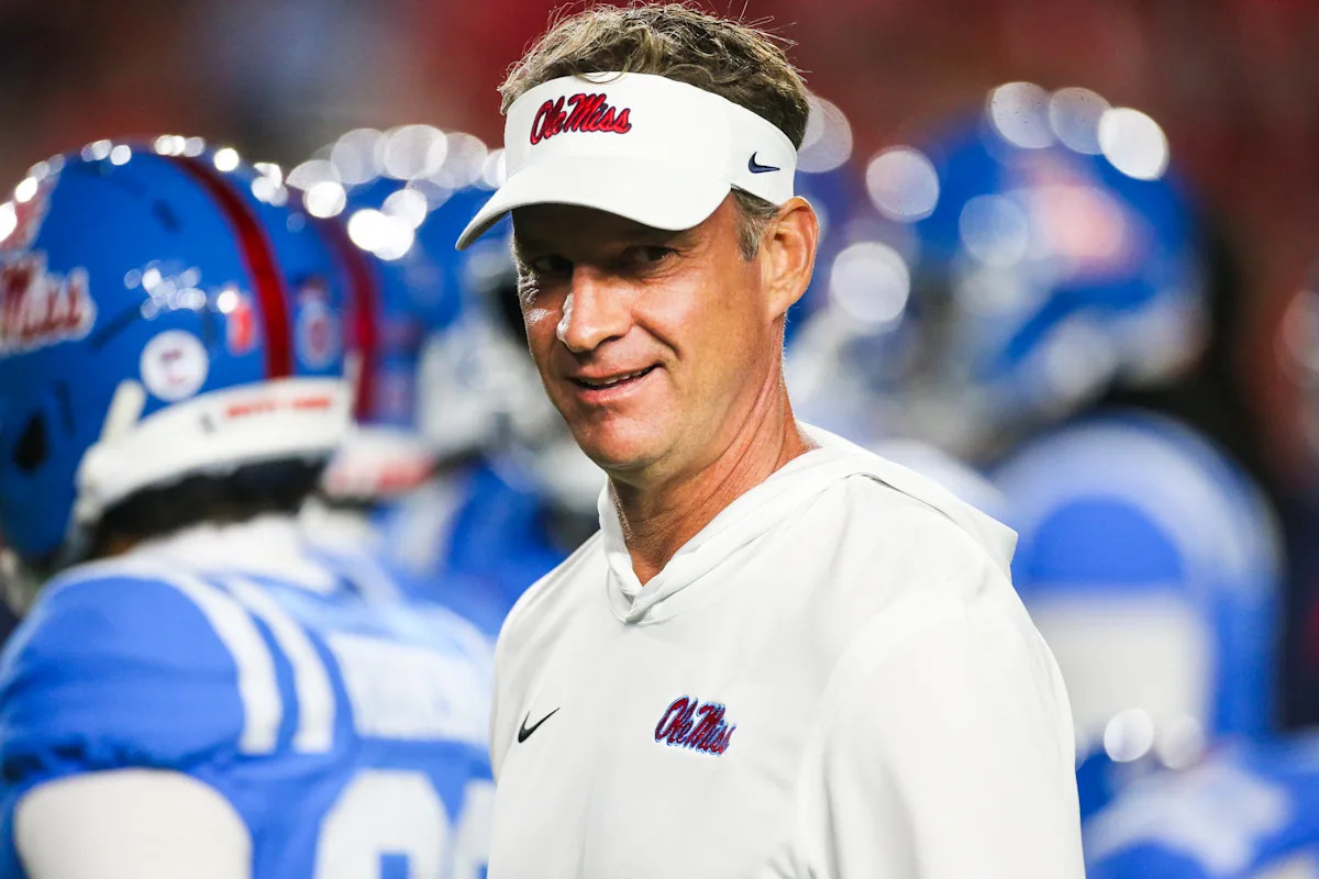 La desastrosa salida de Lane Kiffin de Ole Miss plantea un problema mucho más profundo en el fútbol universitario