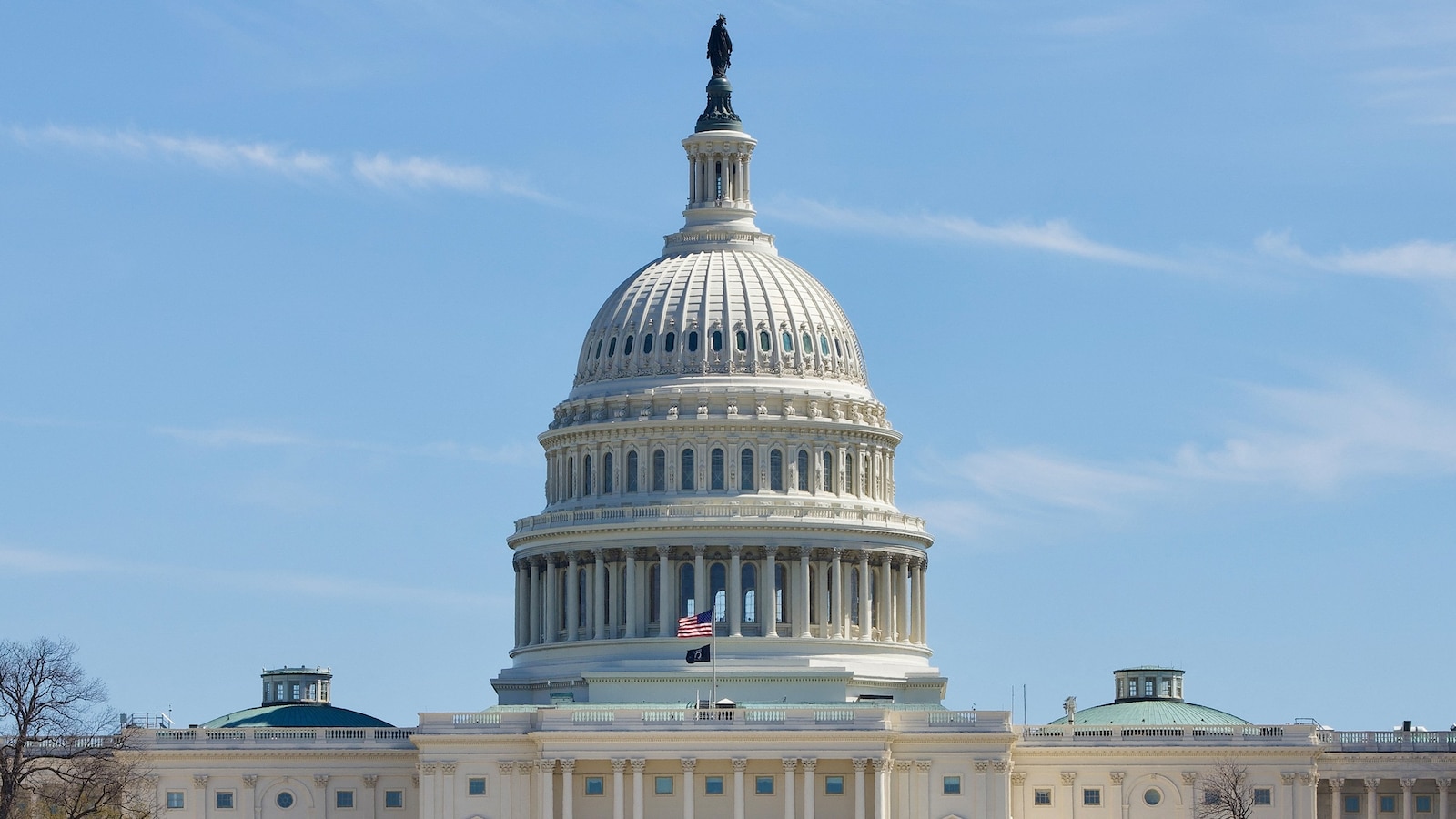 Johnson y Thune anuncian planes para poner fin al cierre del DHS “en los próximos días”