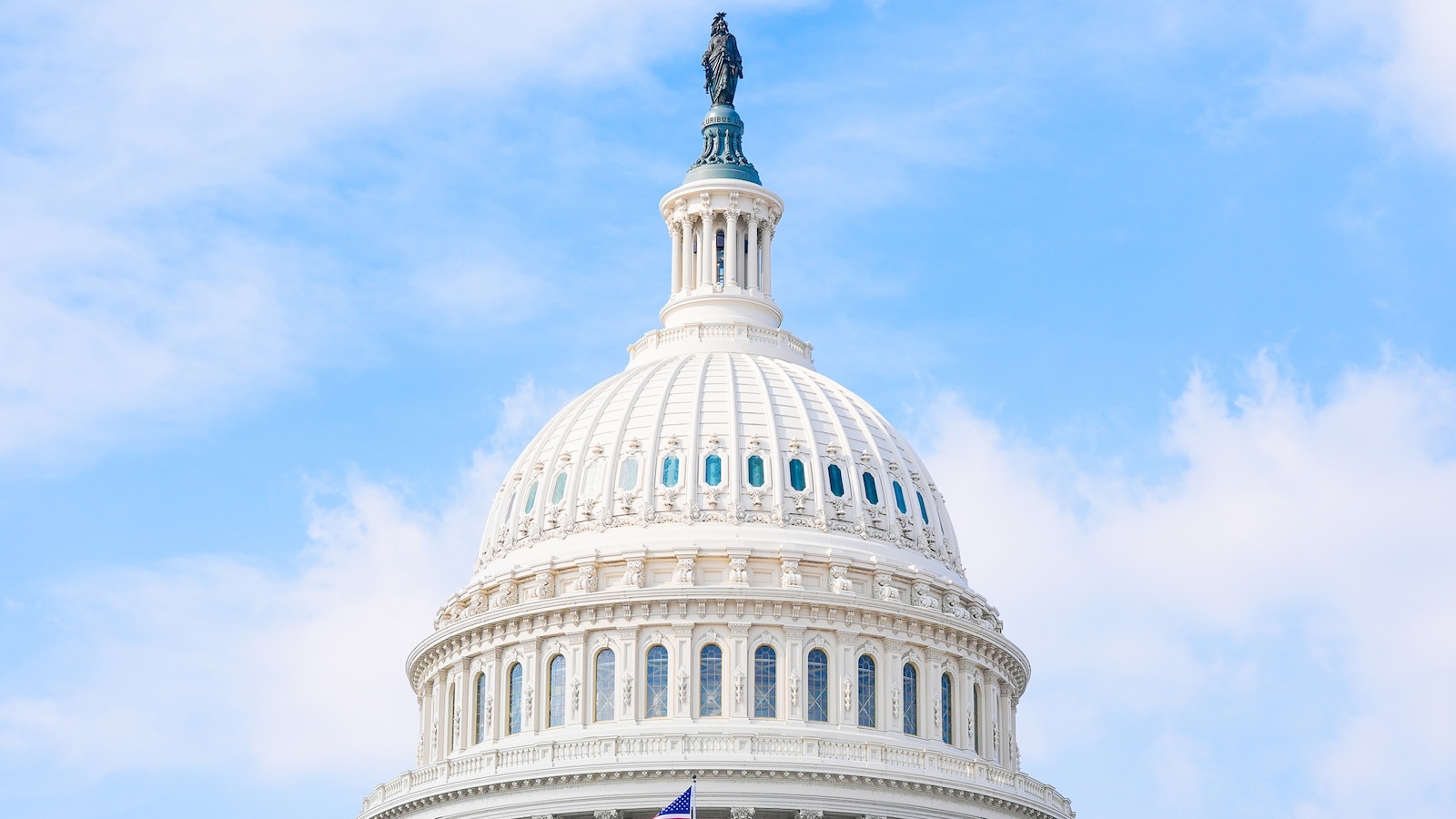 Persona con lo que parece ser un arma arrestada afuera del Capitolio de EE. UU.: policía
