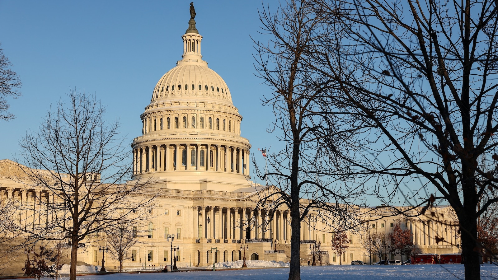 Los demócratas del Senado bloquean proyectos de ley de financiación en medio de una disputa sobre la financiación del DHS y la amenaza de un cierre parcial del gobierno