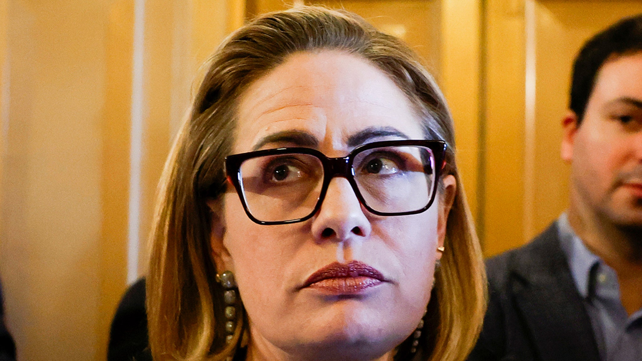 Kyrsten Sinema admite haber tenido un romance con un ex guardaespaldas