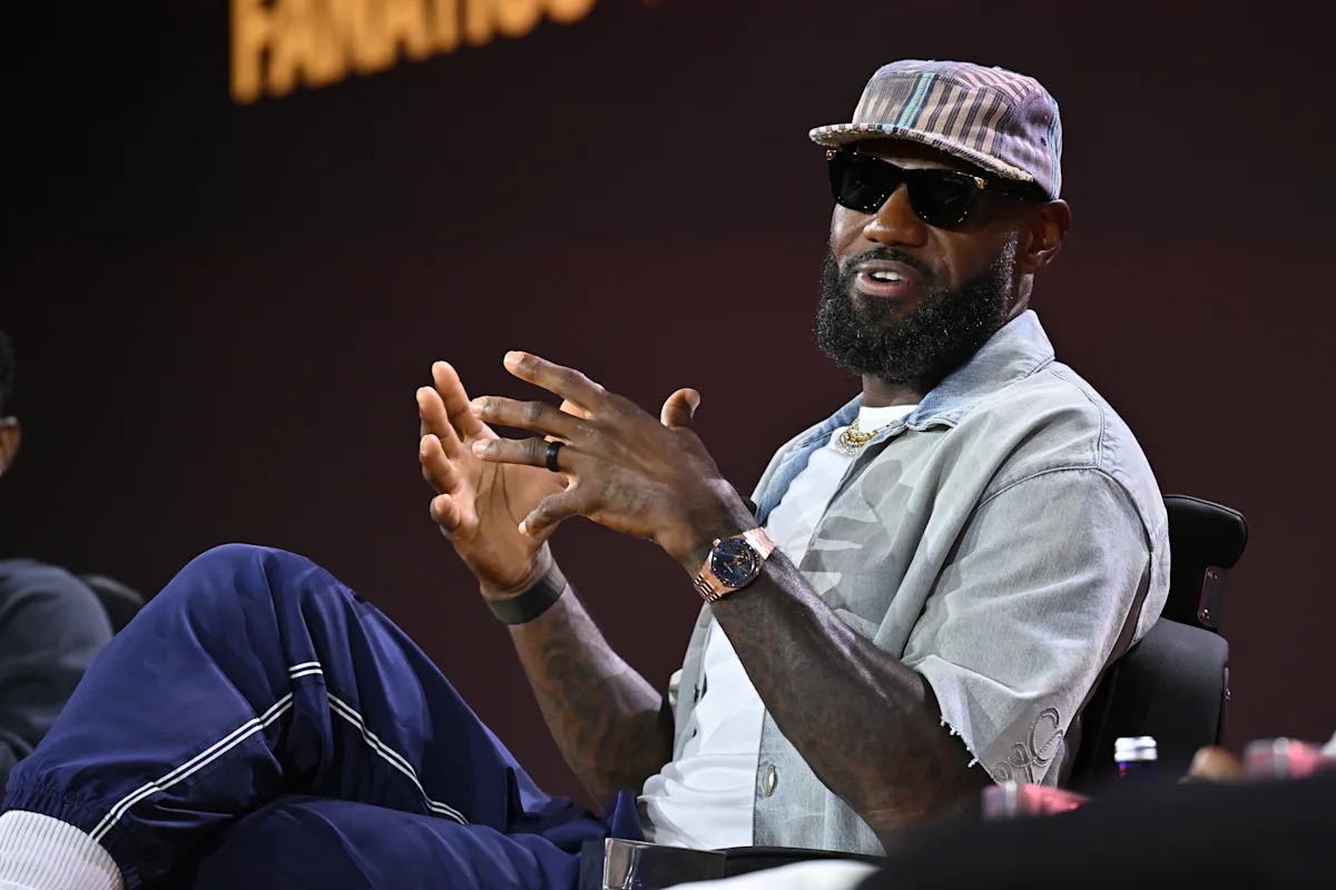 Es posible que LeBron James haya elegido la mejor plantilla con los 76ers, pero ¿qué podría descarrilarlos?