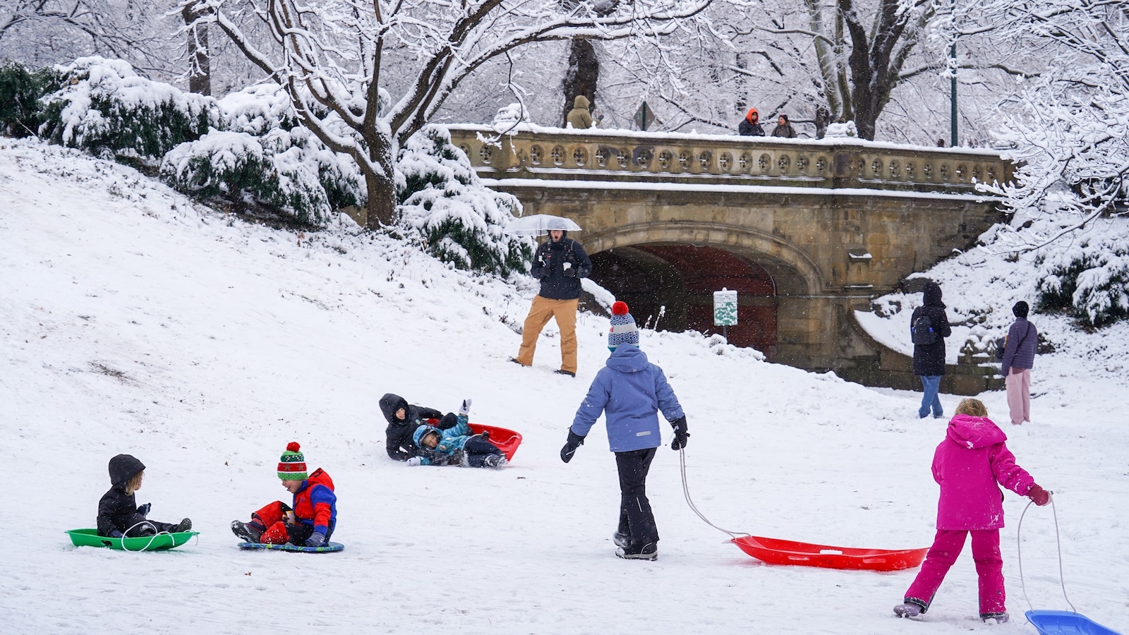central-park-snow-gty-jef-251226_1766756408550_hpMain_16x9.jpg