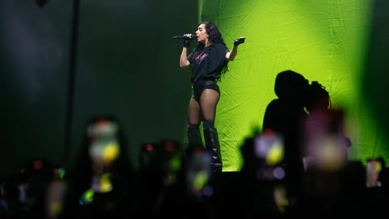 Entradas para Charli XCX: cómo comprarlas, precios y calendario de conciertos para la gira ‘Música, moda y cine’ de 2026