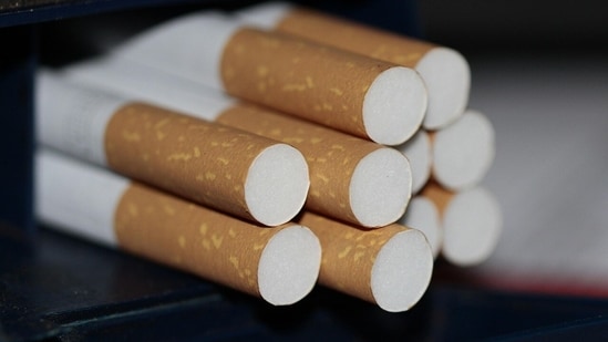 ¿Podrían los impuestos más altos sobre los cigarrillos y los juegos de azar ayudar a proteger Medicaid en Michigan? Lo que dice el gobernador