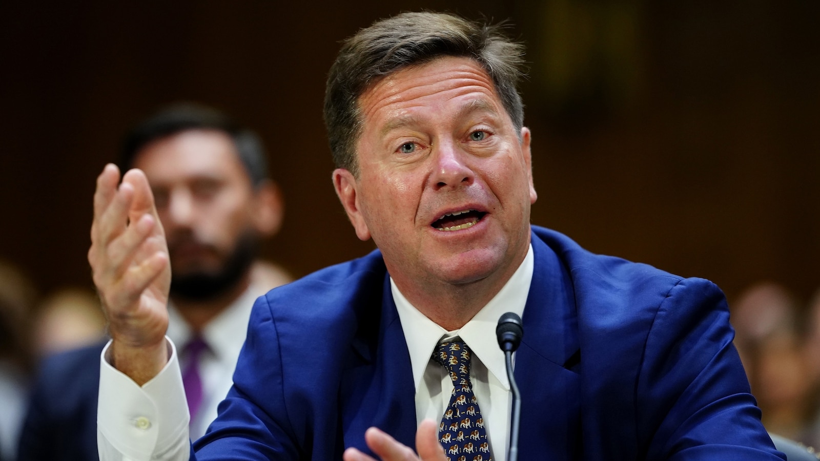‘No soy un negacionista de las elecciones’: Clayton, elegido por el DNI de Trump, enfrenta tensas preguntas sobre las elecciones de 2020