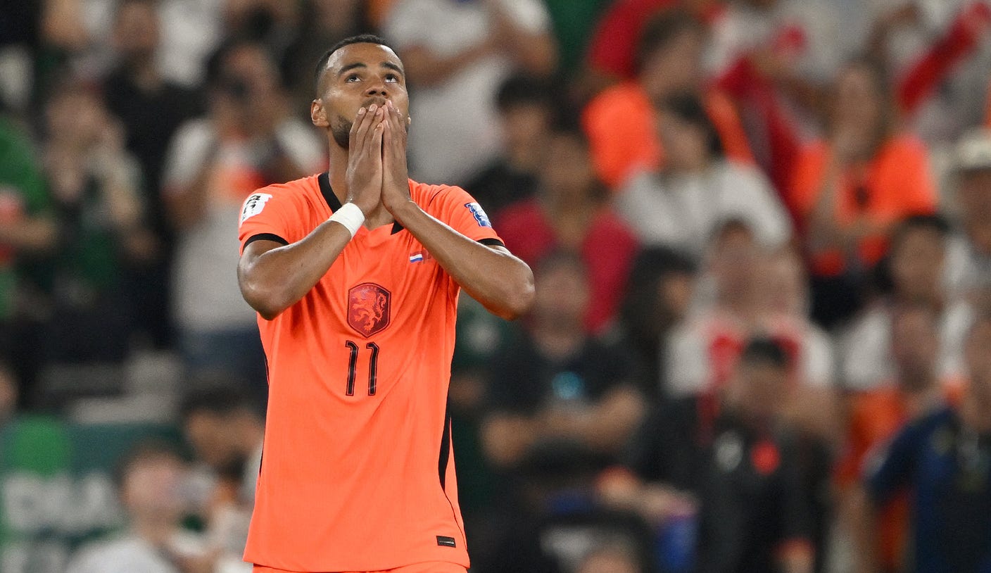La estrella holandesa Cody Gakpo marca un emotivo gol pocos días después de la muerte de su hijo