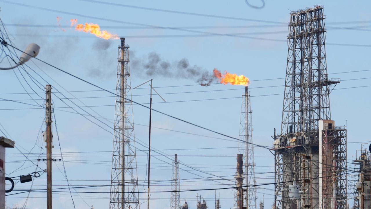 El agujero en la estrategia petrolera venezolana de Donald Trump