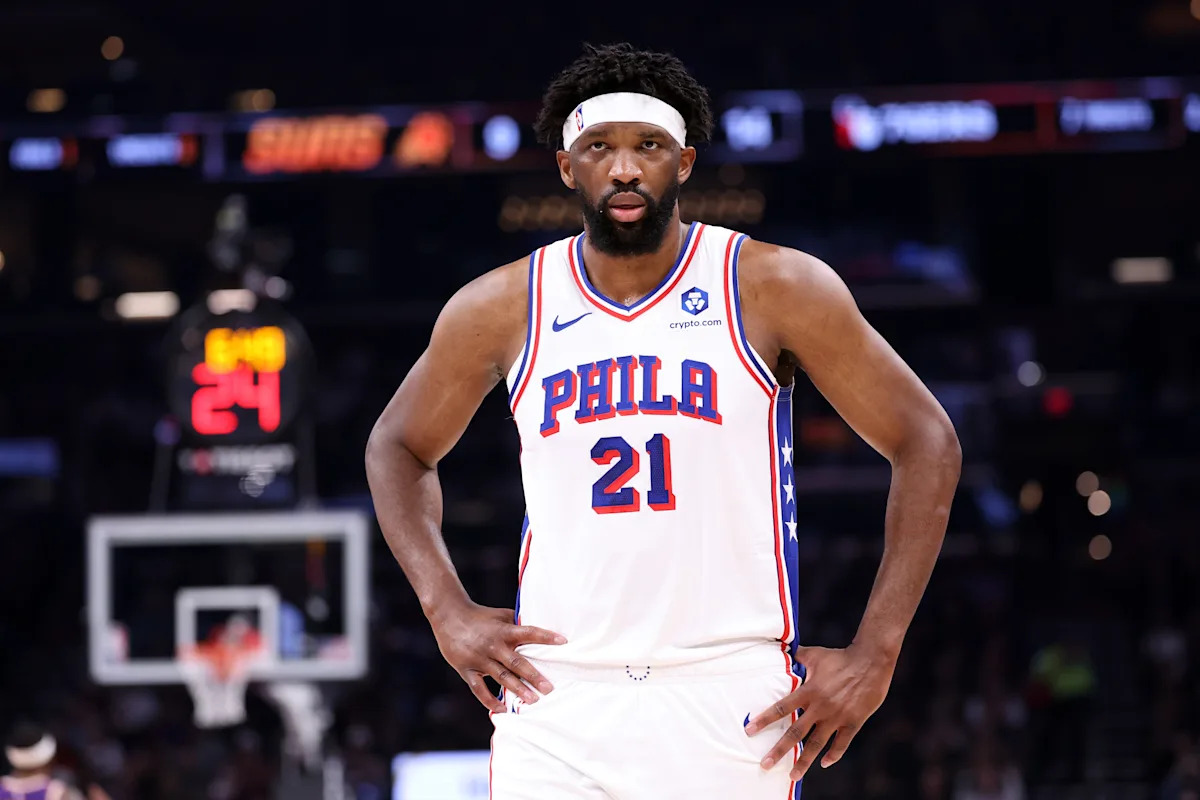 76ers C Joel Embiid fuera para el partido del jueves contra Hawks por lesión en la espinilla