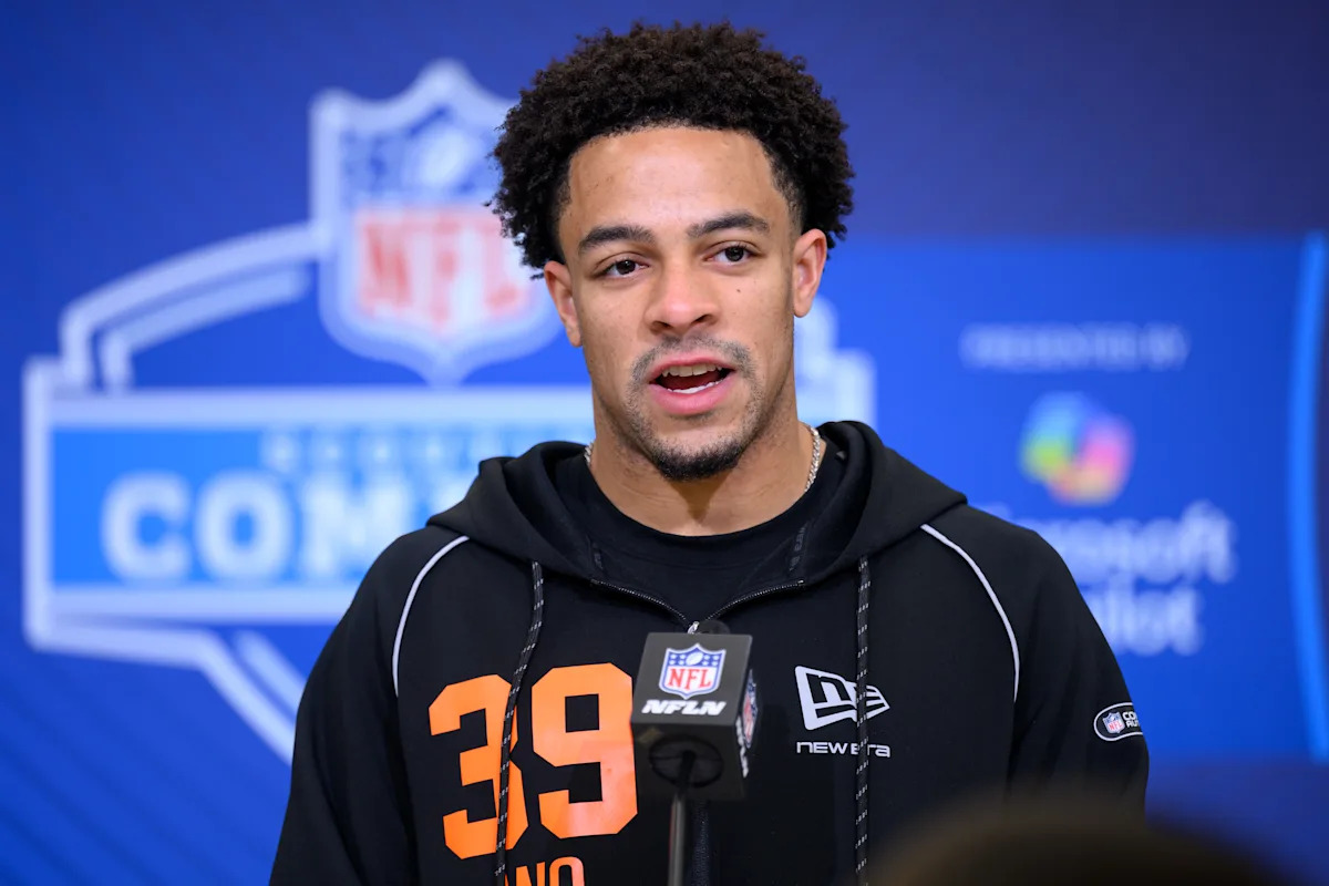 Mejores tiempos en carreras de 40 yardas por cada grupo de posición en el Combinado de la NFL de 2026