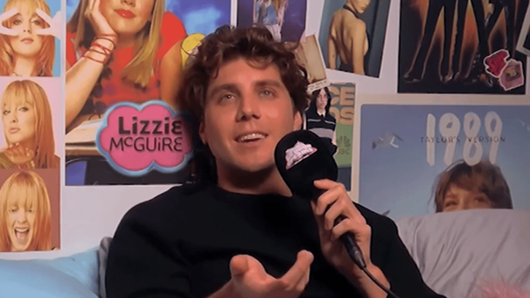 Lukas Gage dice que todavía sale con mujeres y se considera 10% heterosexual