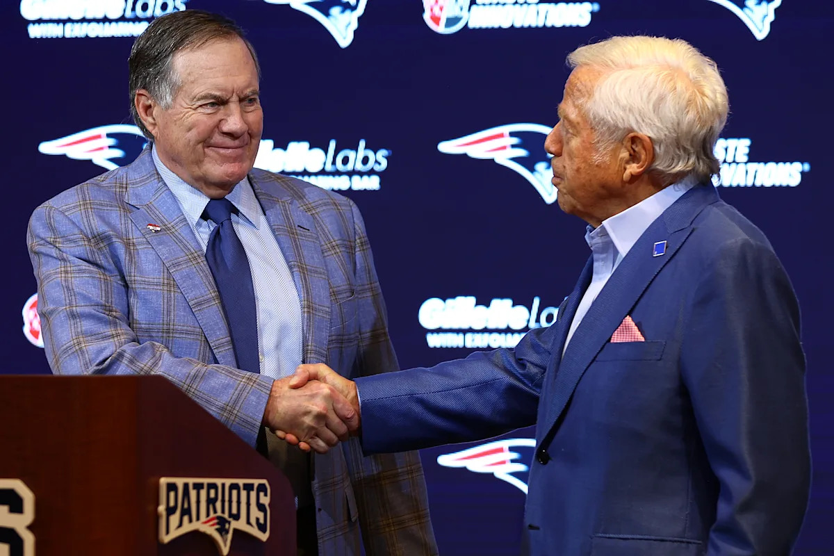 Bill Belichick y el propietario de los Patriots, Robert Kraft, finalistas para la generación 2026 del Salón de la Fama del fútbol americano profesional