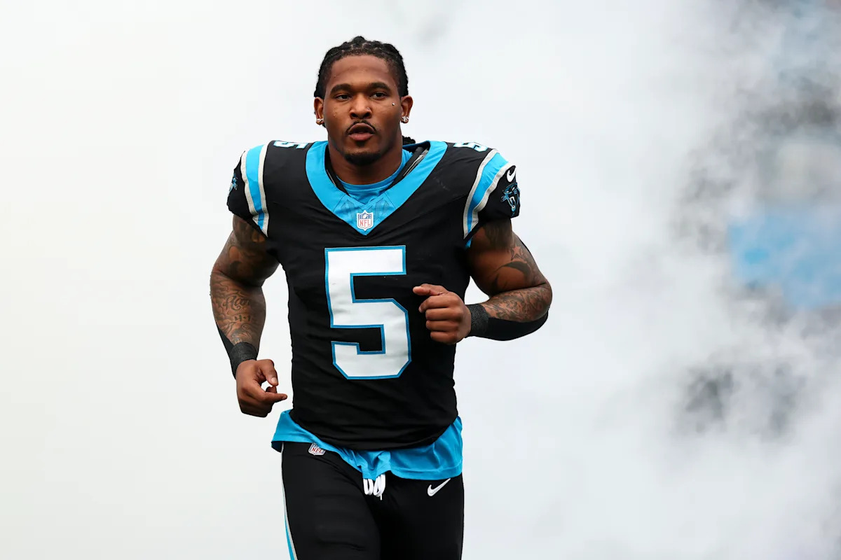 Los Steelers supuestamente firman al ex corredor de los Panthers, Rico Dowdle