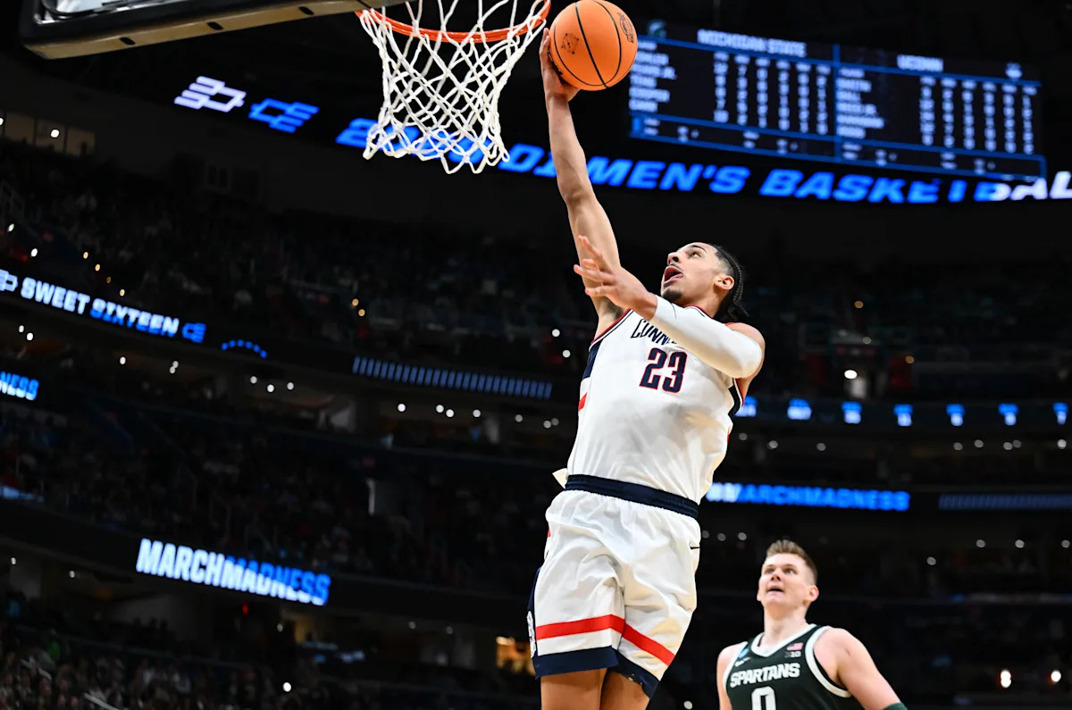 March Madness 2026: Cómo ver el partido Duke vs. UConn Elite Eight hoy en el torneo de baloncesto masculino de la NCAA