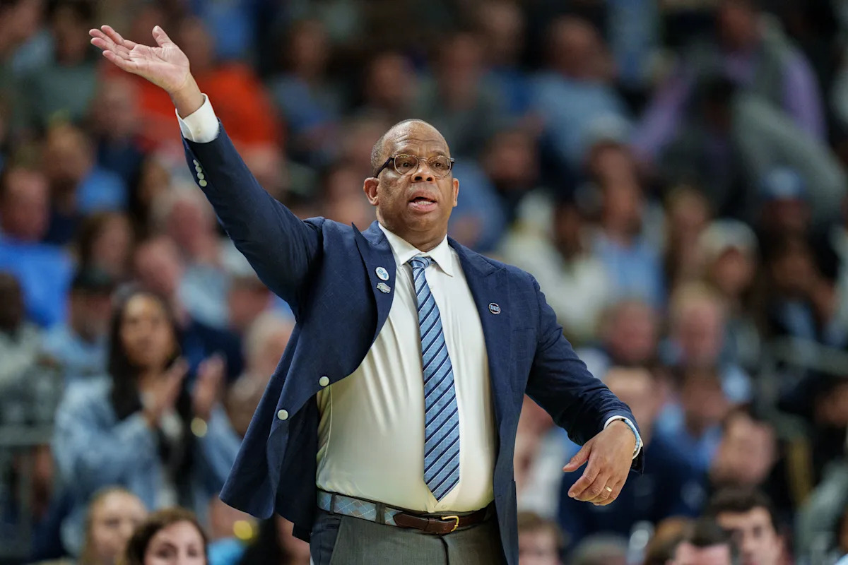 El divorcio de la UNC con Hubert Davis abre la puerta para que Tar Heels vuelva a tener la merecida relevancia