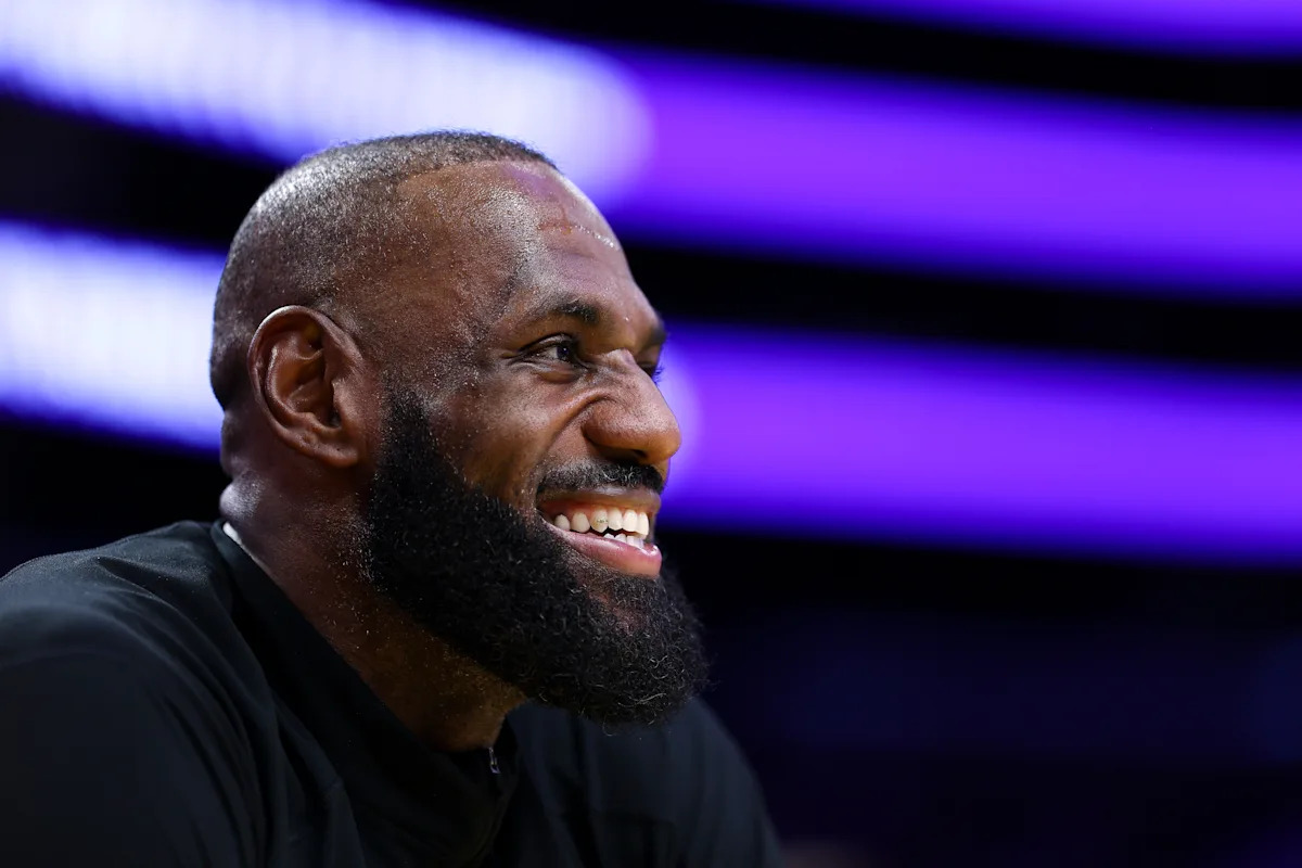 LeBron James reflexiona sobre la longevidad antes de su 41 cumpleaños: ‘Estoy pateando el trasero (del padre tiempo)’
