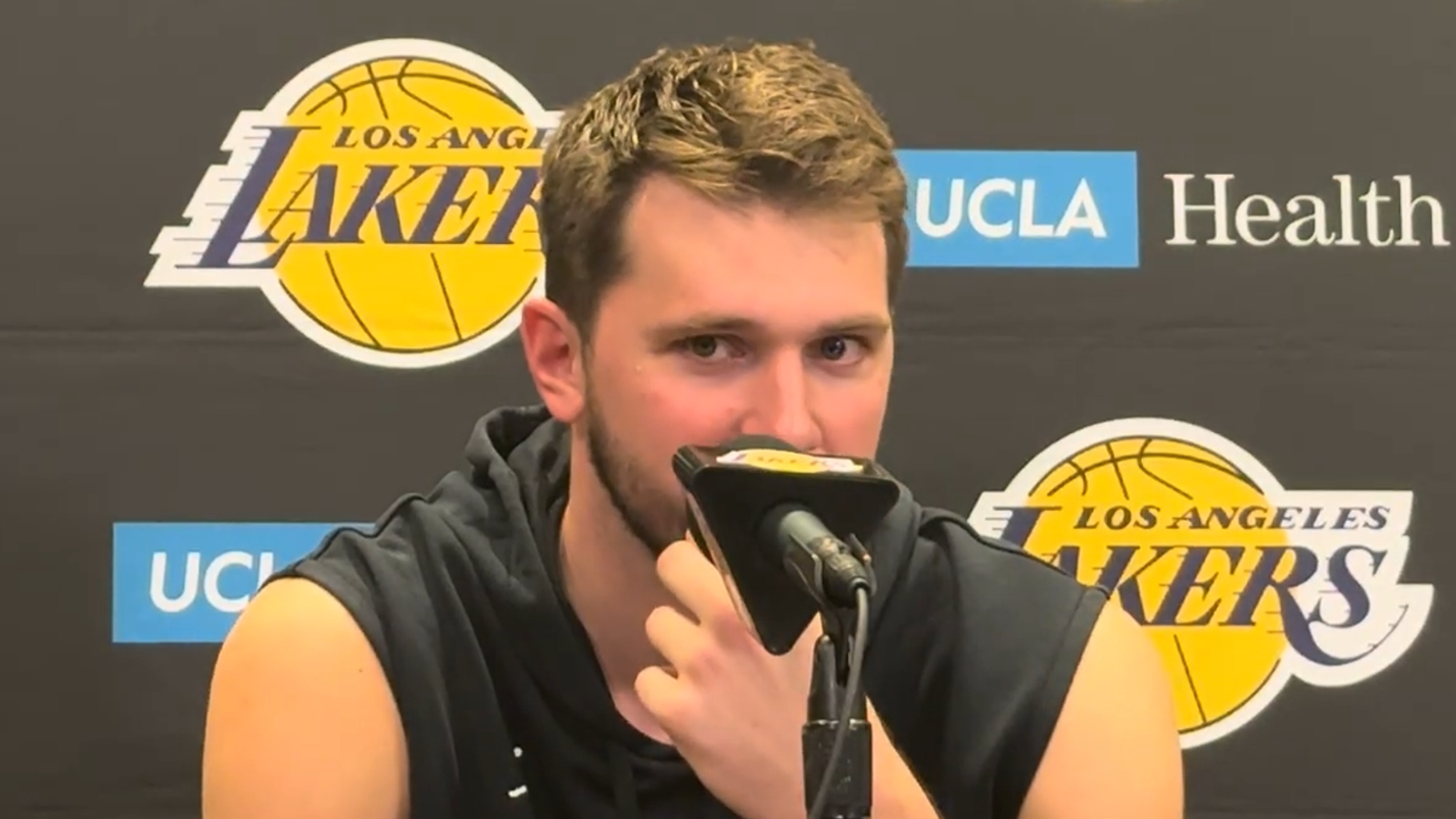 Luka Doncic dice que el baloncesto le da paz en medio de la separación y la batalla por la custodia