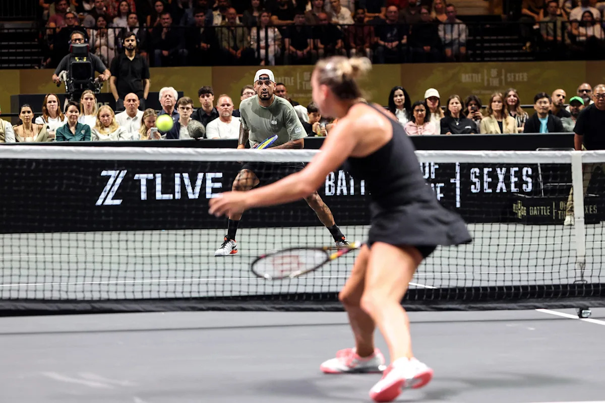 Batalla de sexos: Nick Kyrgios gana en sets corridos contra Aryna Sabalenka