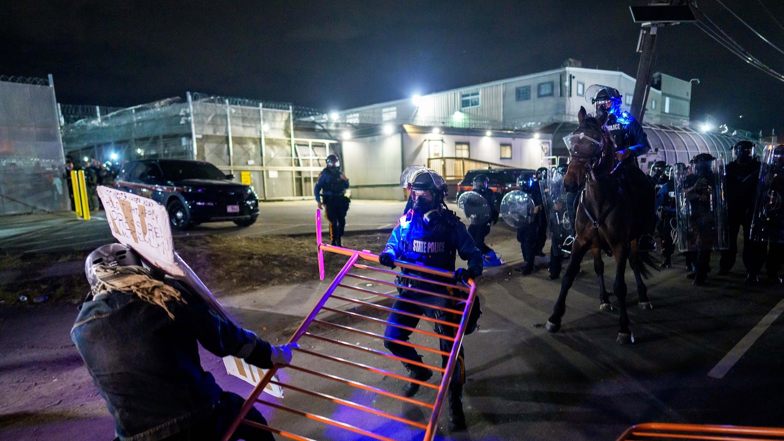 Las visitas familiares se reanudarán en el centro de detención de inmigrantes de Nueva Jersey después de violentas protestas
