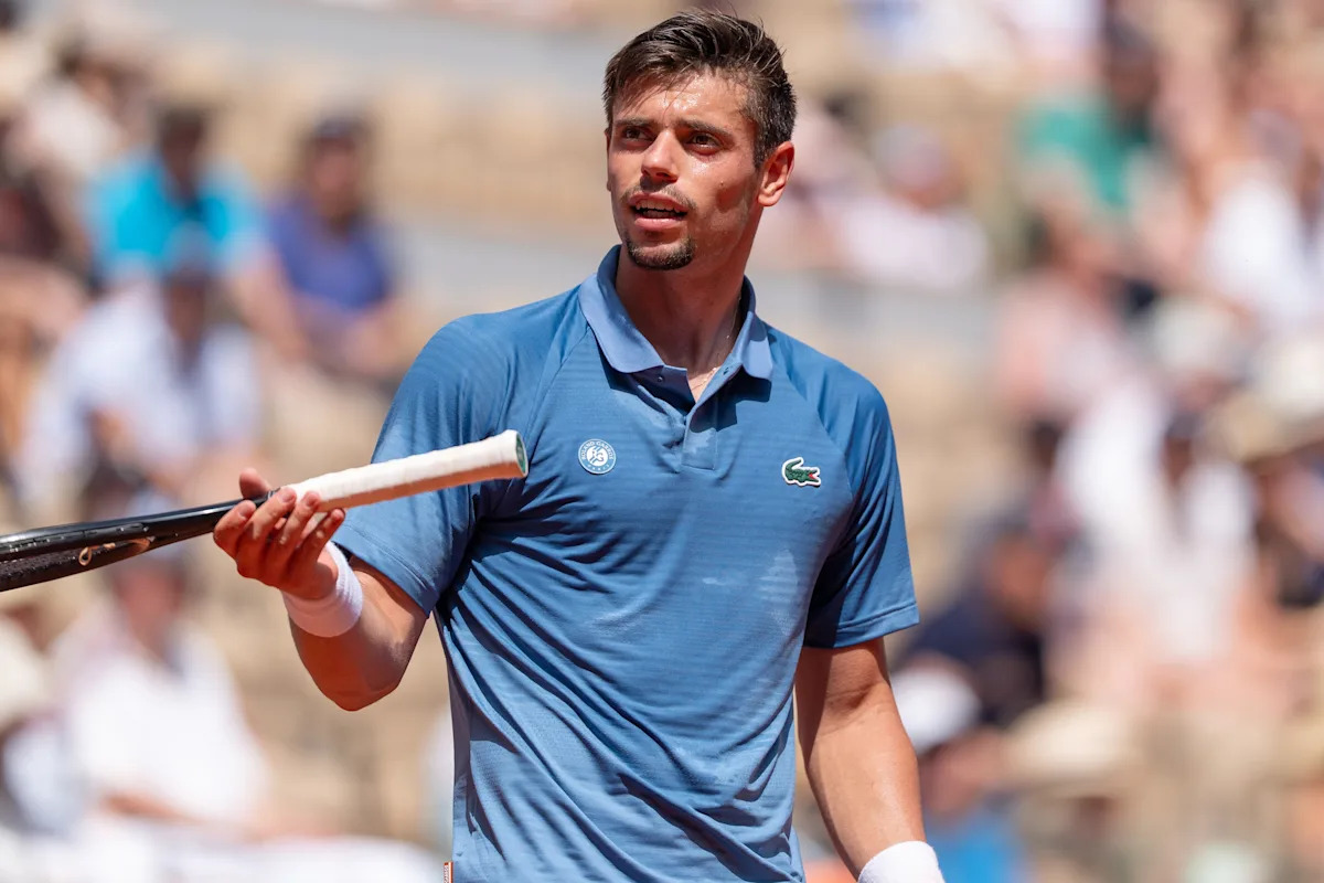 Arthur Géa pide urgentemente ir al baño porque se sintió mal durante el partido de primera ronda del Abierto de Francia contra Karen Khachanov
