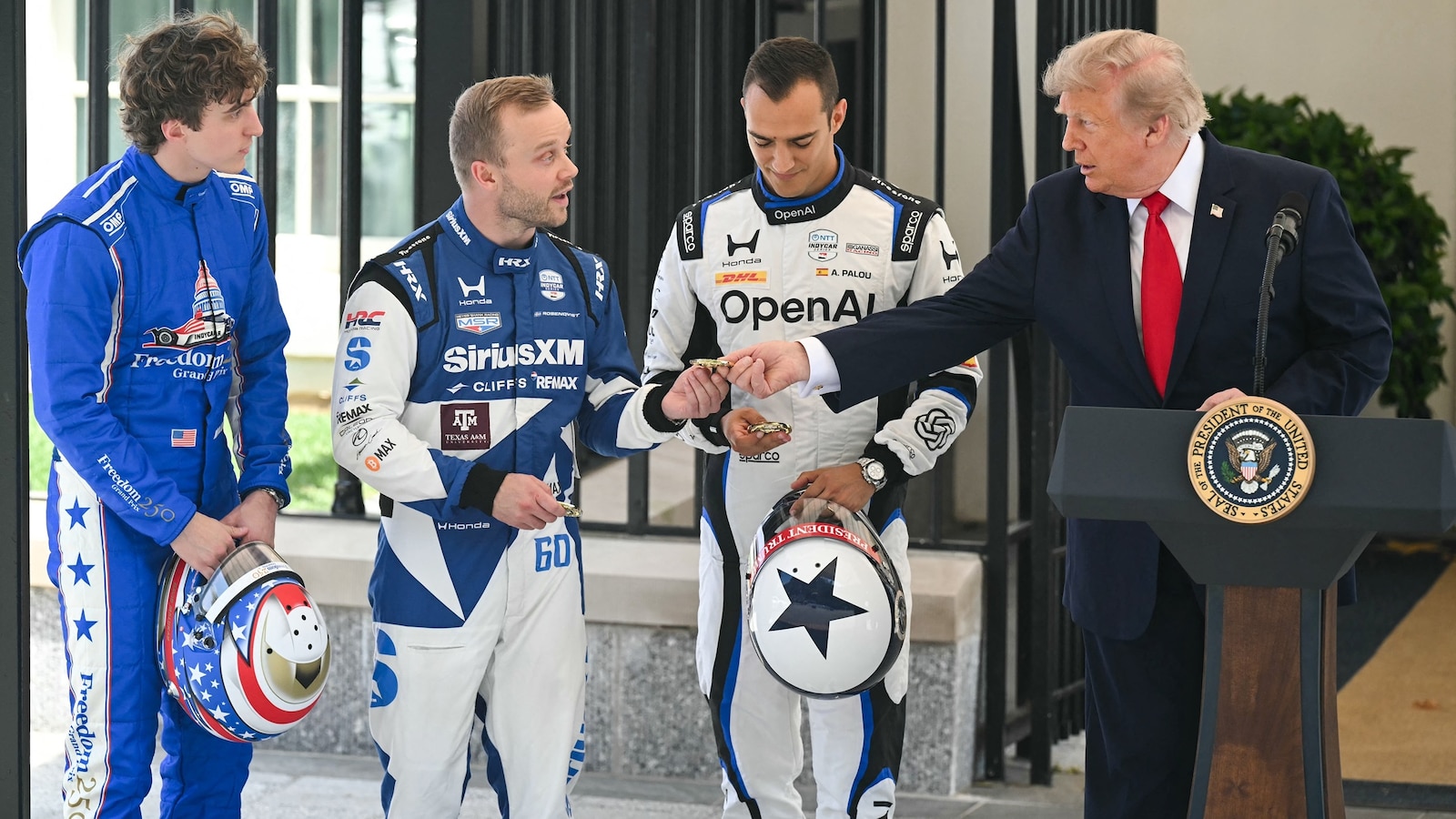 Trump da la bienvenida a los conductores de IndyCar a la Casa Blanca antes de la carrera de agosto en el National Mall