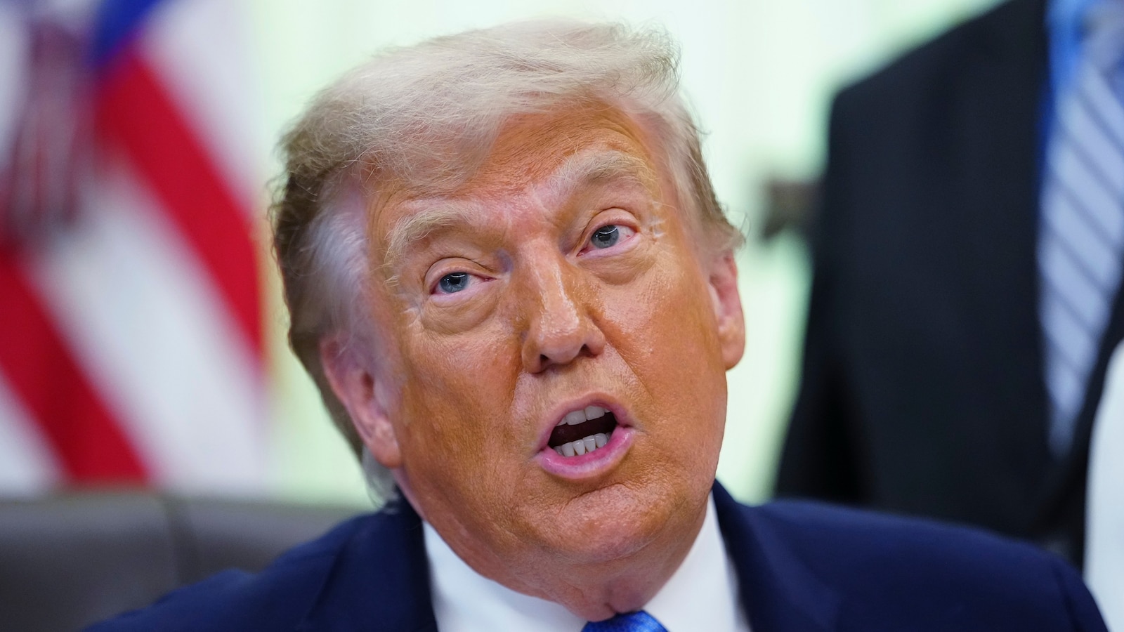 Trump afirma que más de 100 millones de barriles de petróleo y 200 barcos pasaron con seguridad por el Estrecho de Ormuz