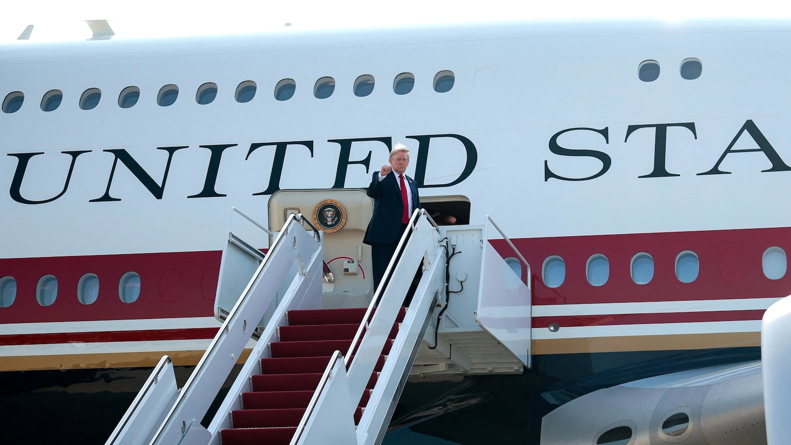 Trump toma el primer vuelo del Air Force One donado por Qatar
