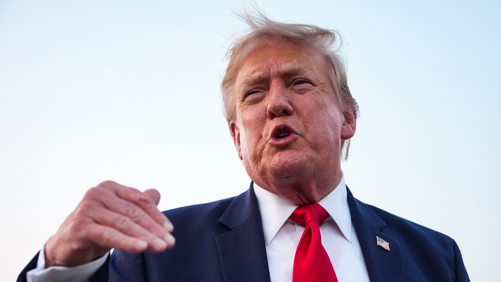 Trump impone aranceles adicionales del 50% a ciertos productos canadienses