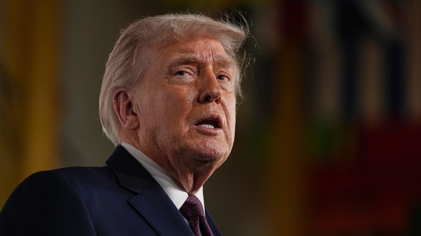 Trump continúa defendiendo a Homan y Noem a pesar de la reacción de las autoridades antiinmigración