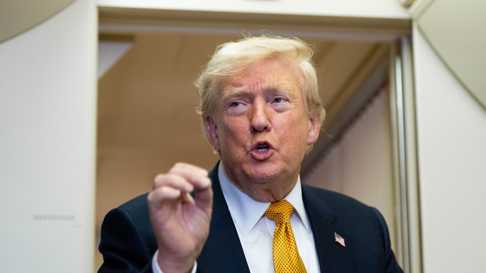 Juez remite a abogados de Trump para posible acción disciplinaria tras demanda del IRS