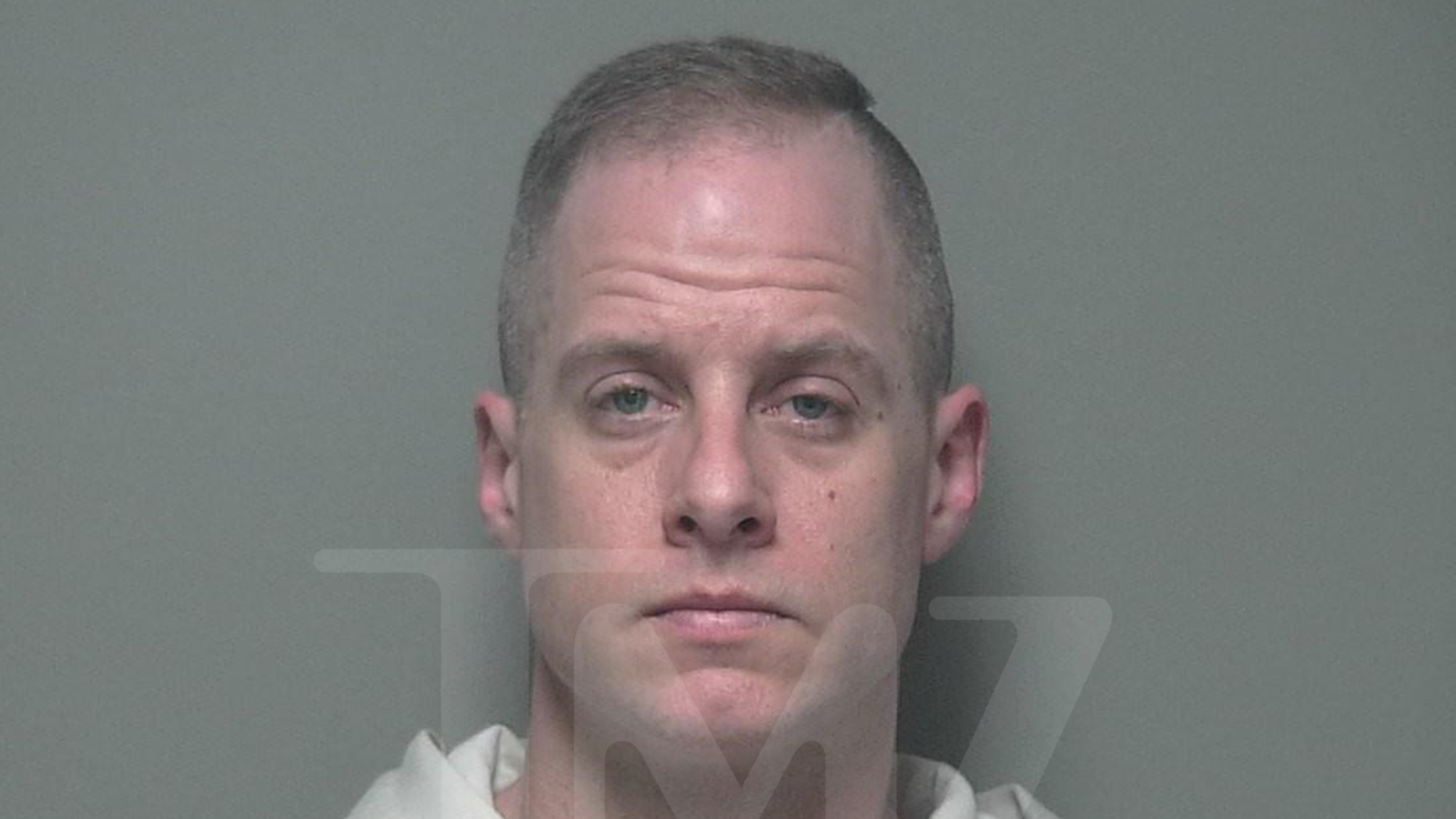 El alumno de American Idol, Caleb Flynn, arrestado por presuntamente asesinar a su esposa